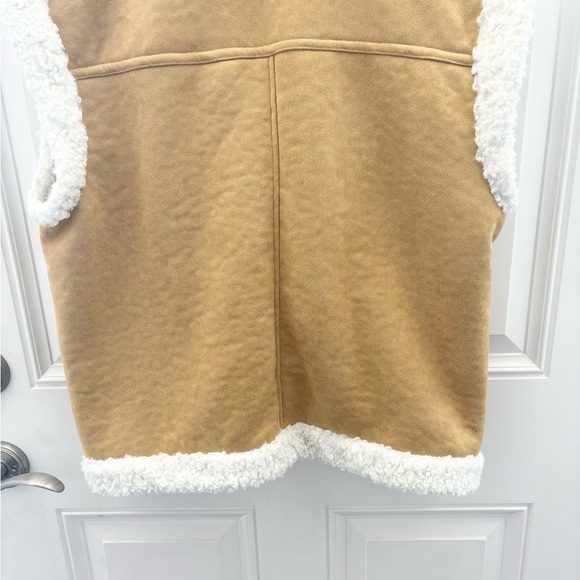 Tuckernuck Hyacinth House Tan Shearling Crosby Vest L - Picture 10 of 13